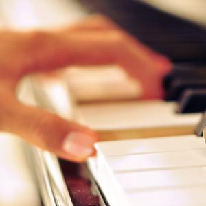 巨乳美女加光屁屁加无遮挡
