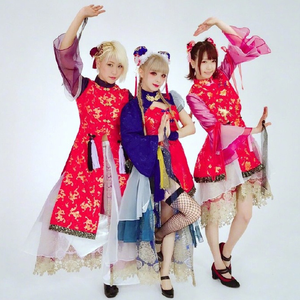 巨乳美女加光屁屁加无遮挡
